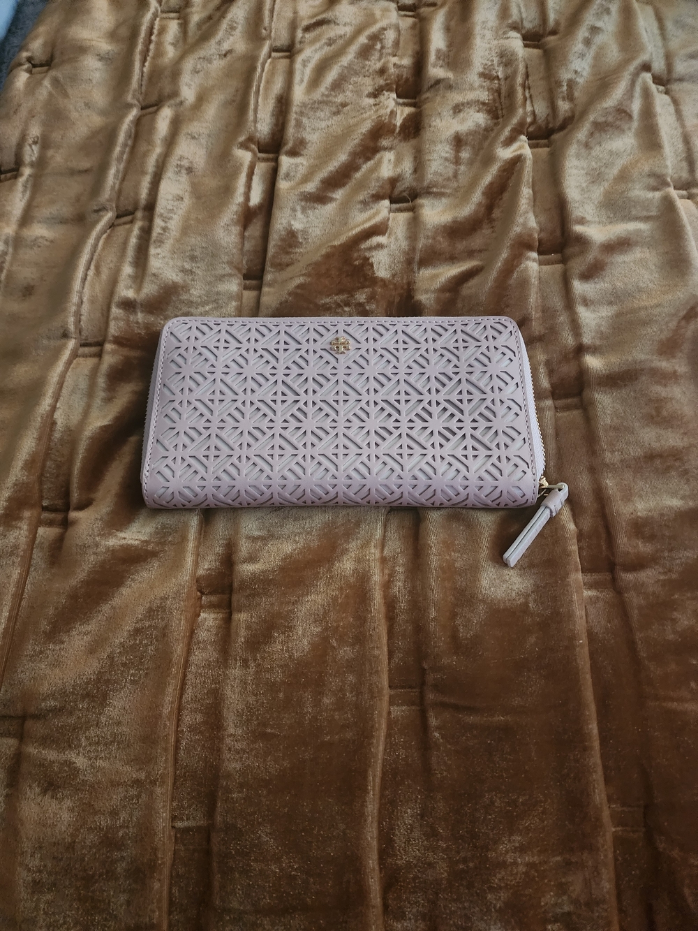 Tori Burch Laser-Cut Zip Wallet - Light Pink